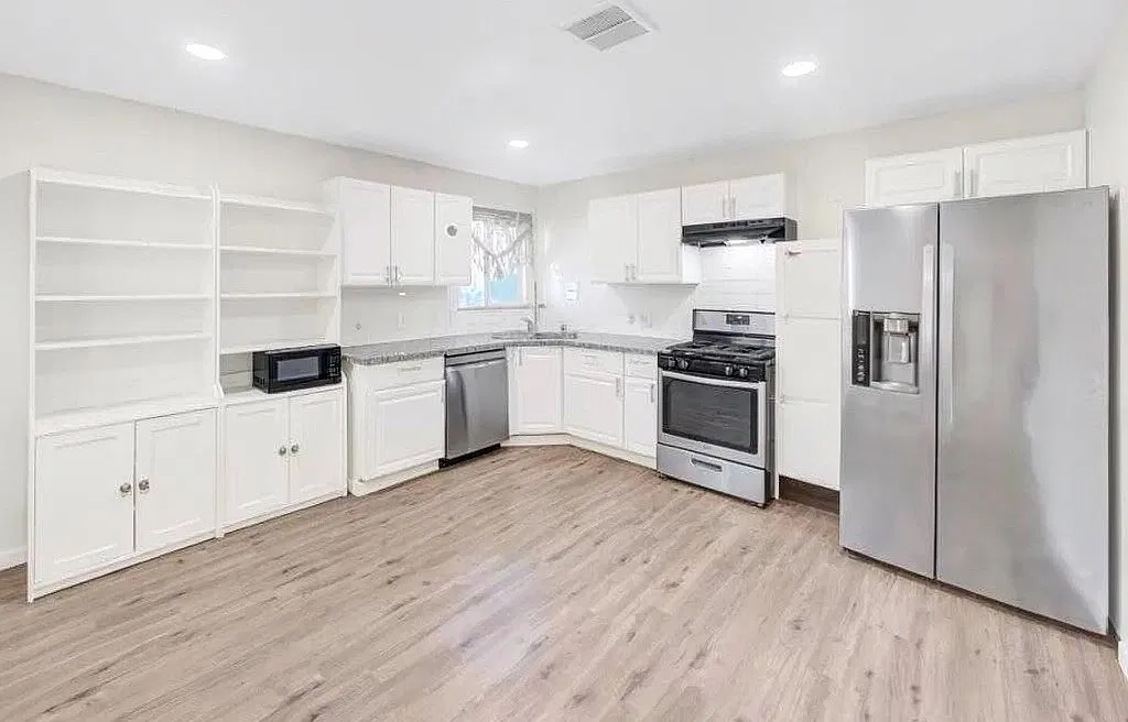 3 bed, 1210 sqft, $1,345 — Photo 4