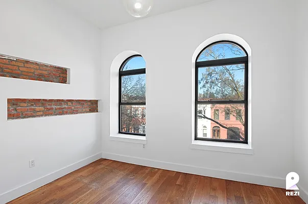 Rented by REZI | media 2