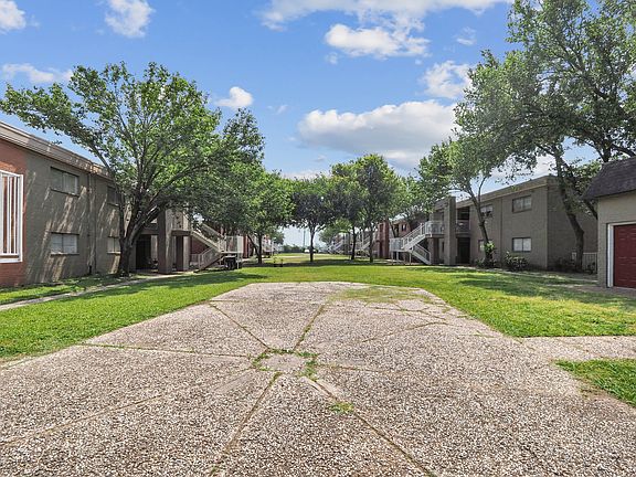 3rd image of 1111 E Sam Houston Pkwy S #647298d18