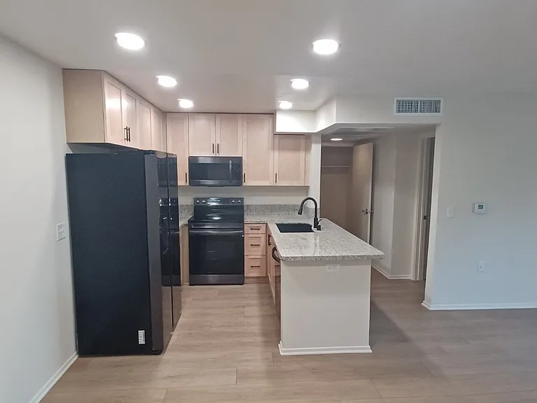 Windrose Place Pasadena — Photo 43