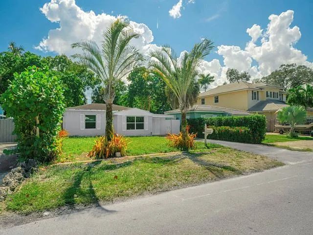 842 SW 11th Ct — Photo 18