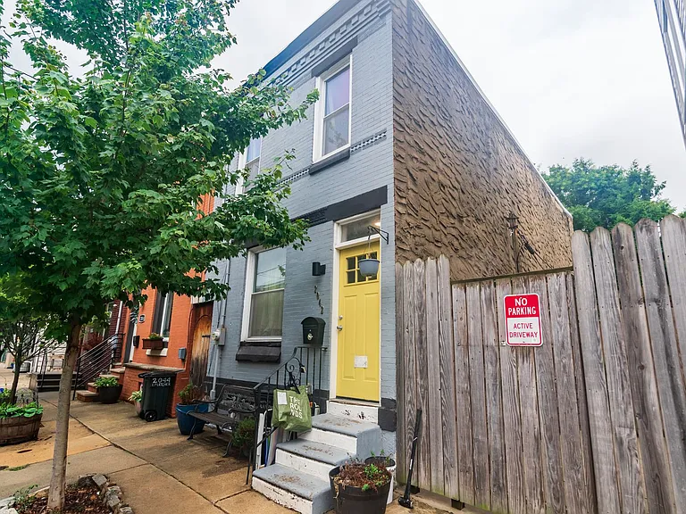 2042 E Fletcher St — Photo 27