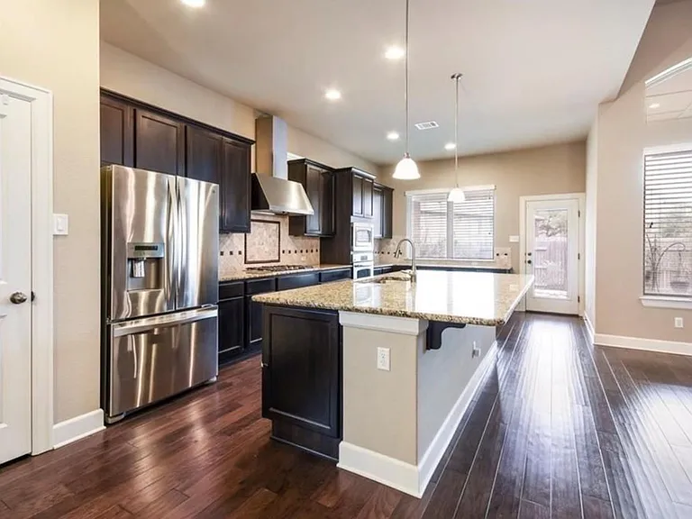 213 Simmons Dr — Photo 9