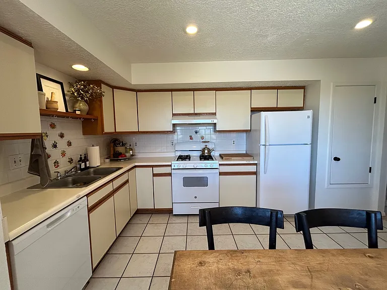 2524 Stallion Ct — Photo 2
