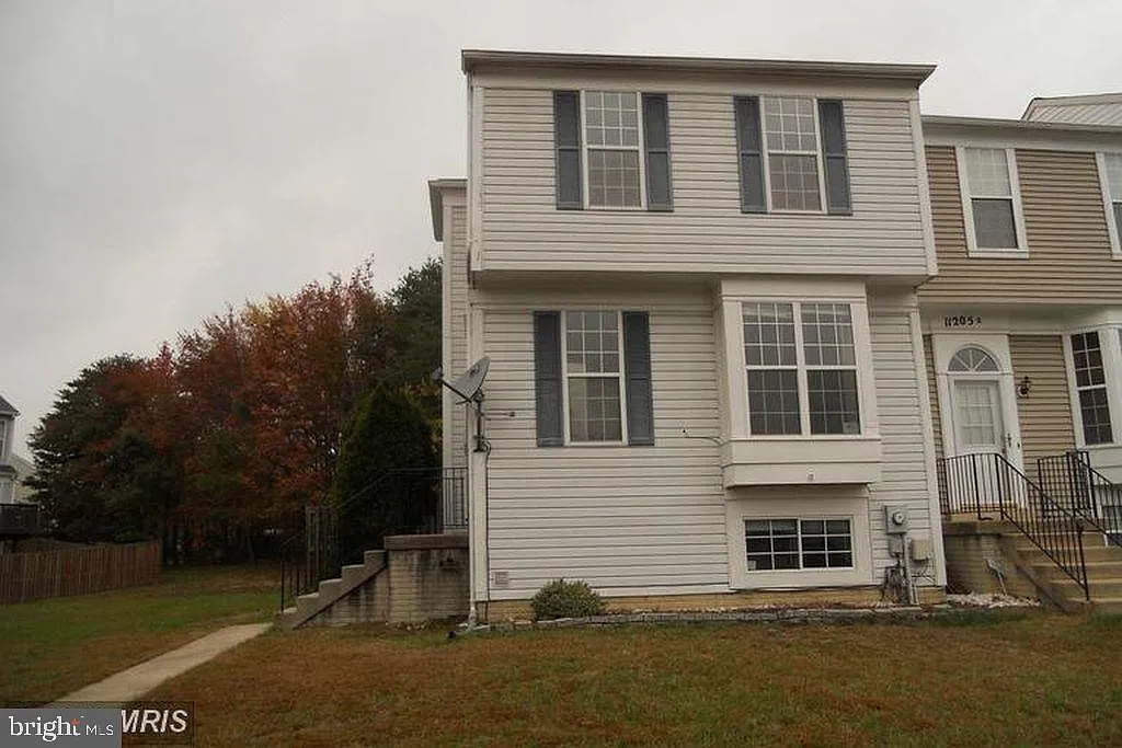 11205 Barnswallow Pl APT B photo 1