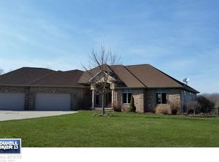 W9038 Forest Ridge Dr, Hortonville, WI 54944