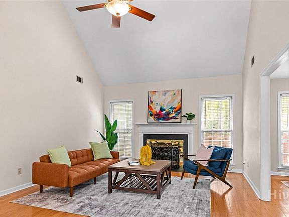 4th image of 1010 Sharon Place