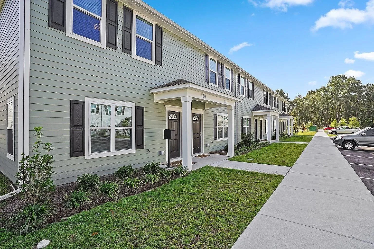 3 bed, 3.0 bath, 1232 sqft, $1,450 — Photo 1