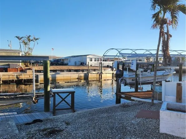 3724 Dewberry Ln, Saint James City, FL 33956