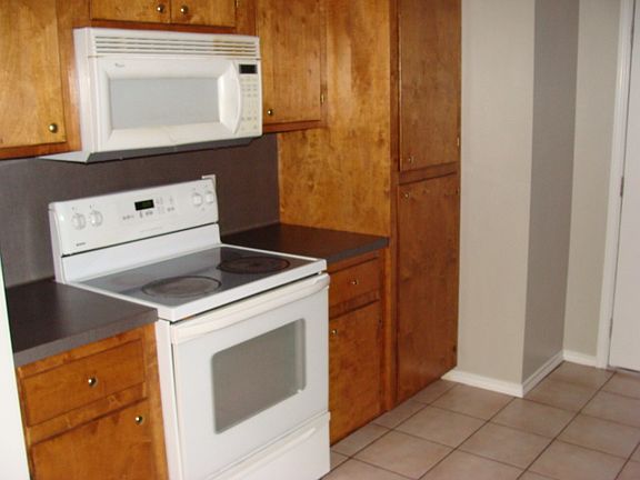 3rd image of 1032 San Saba St