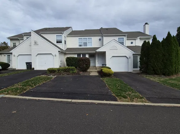 36 Banbury Ct, Holland, PA 18966