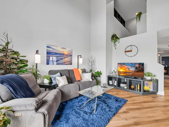 4062 Union Square Ln, San Diego, CA 92105