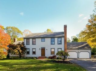 21 Village Dr, East Lyme, CT 06333
