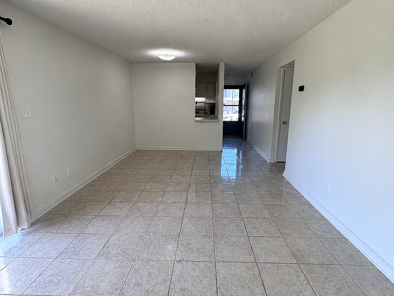 Riverbend Dr — Photo 16