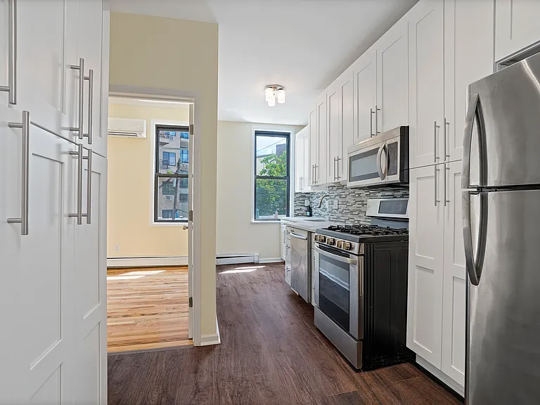 18 Russell St #2 — Photo 10