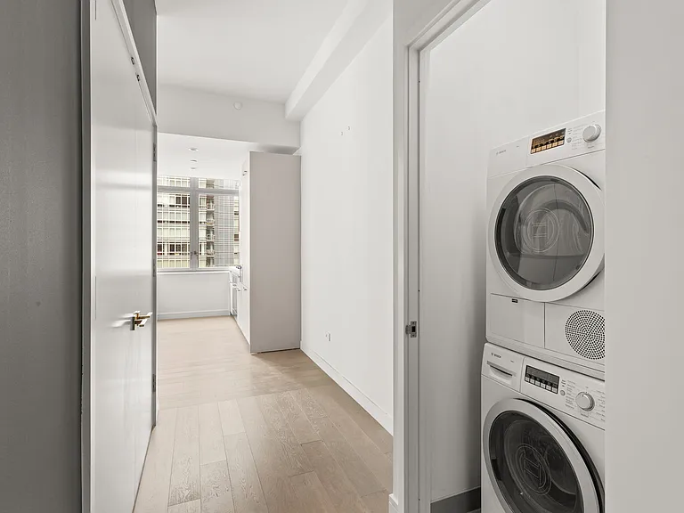 305 E 51st St #10D — Photo 8