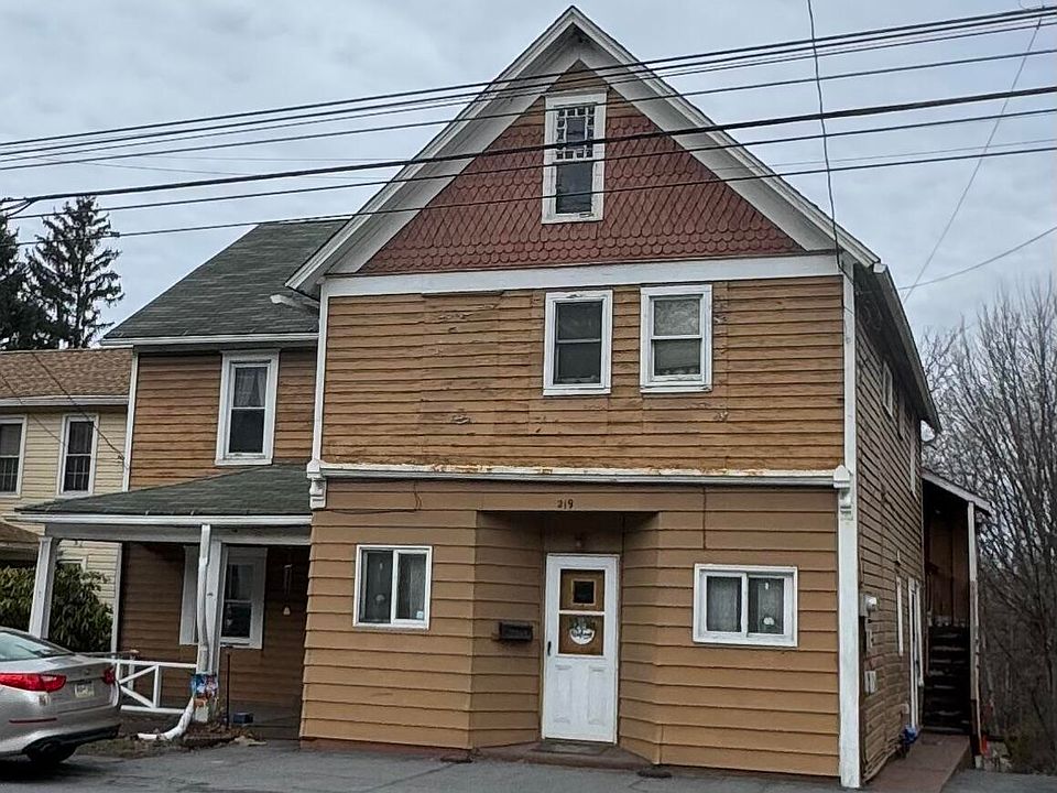 1st image of 219 Main St