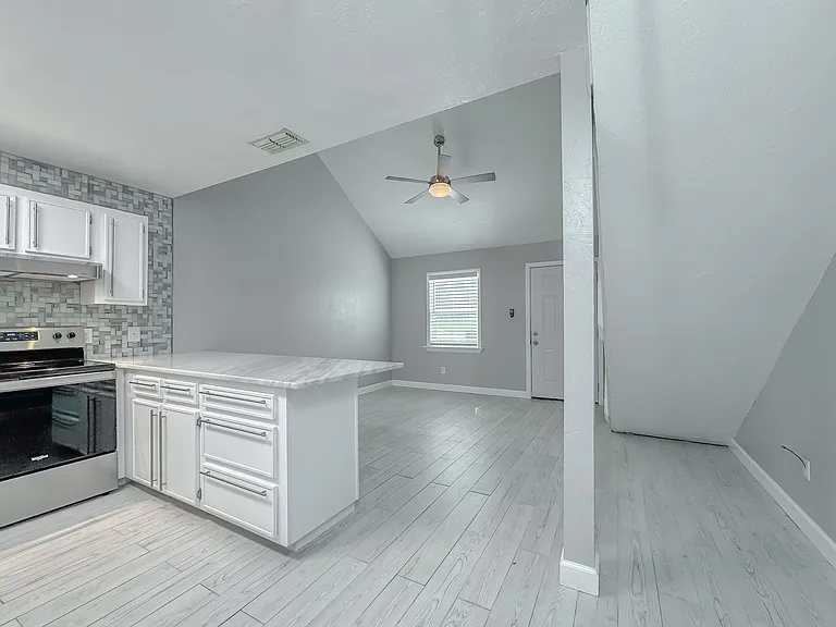 934 S Lipona Rd — Photo 7