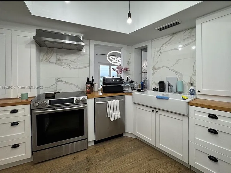 11930 N Bayshore Dr #Penthouse 10 — Photo 7
