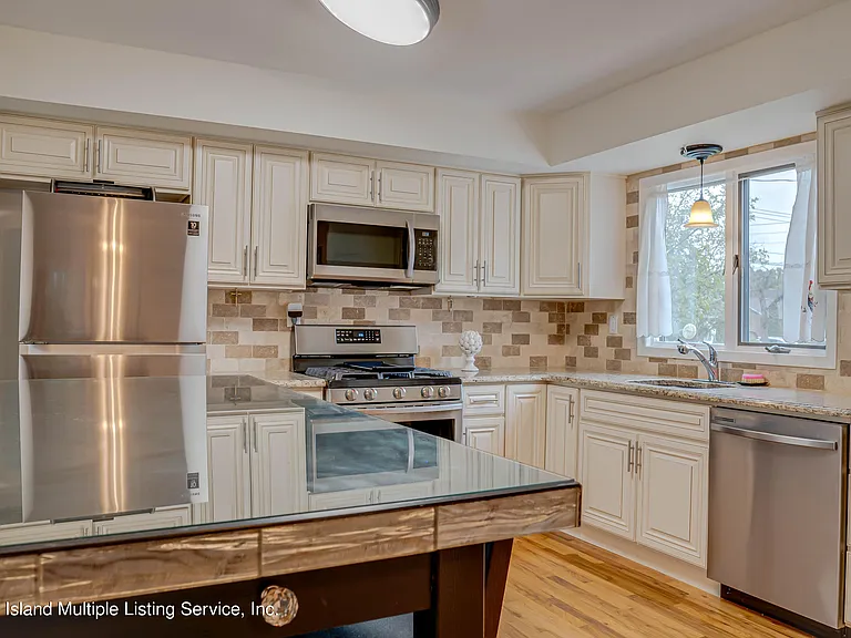 307 S Railroad St — Photo 3