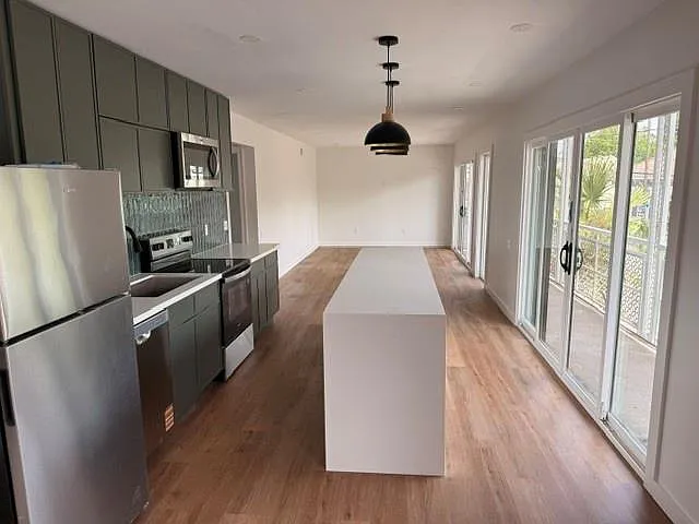2 bed, 2.0 bath, 1300 sqft, $2,800 — Photo 3