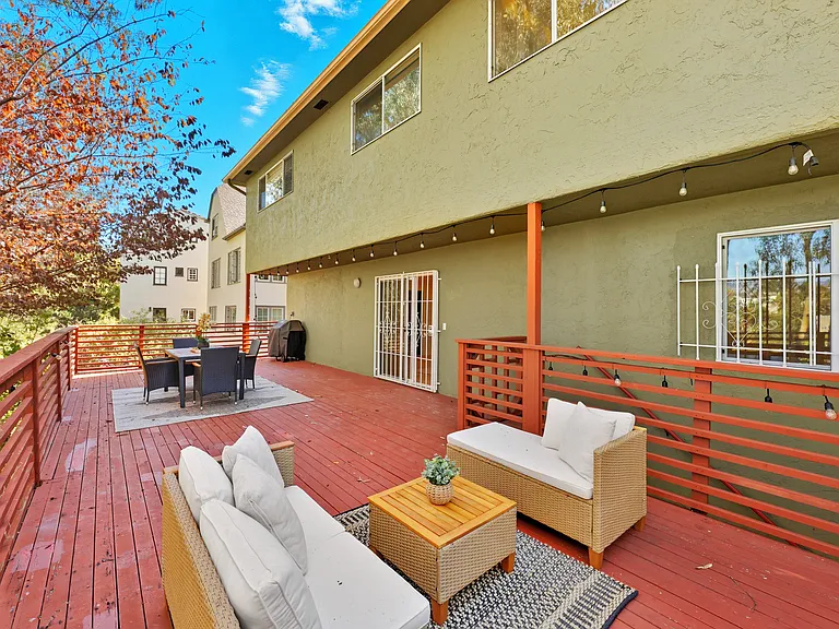 866 Alma Pl — Photo 47