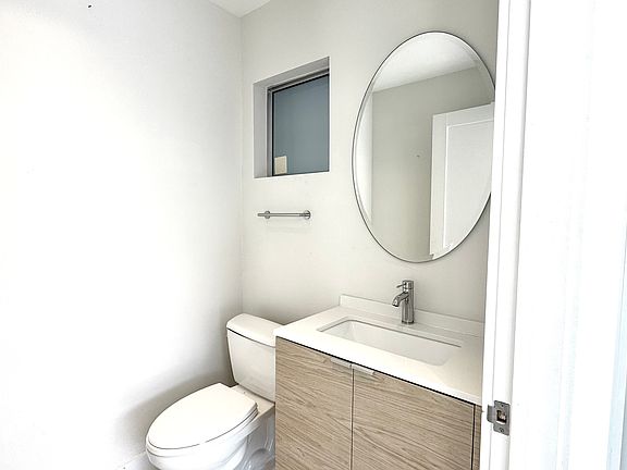 5th image of 643 Jefferson Ave APT 11