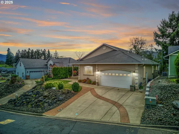 1732 Scardi Blvd, Sutherlin, OR 97479