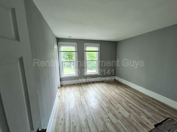 4th image of 2620 Emerson Ave N #2