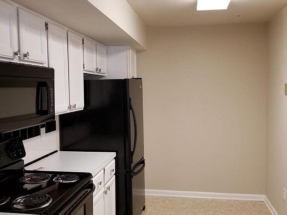 4th image of 4821 King John Way #225