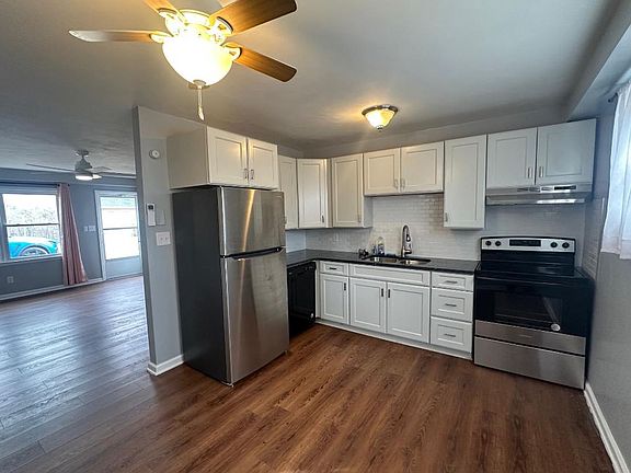3rd image of 1727B Mountain Ave