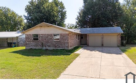 2nd image of 304 W Campbell Dr