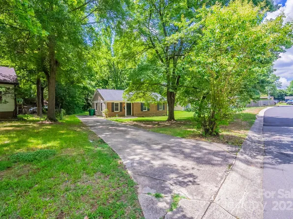 6622 Water Mill Ct, Charlotte, NC 28215