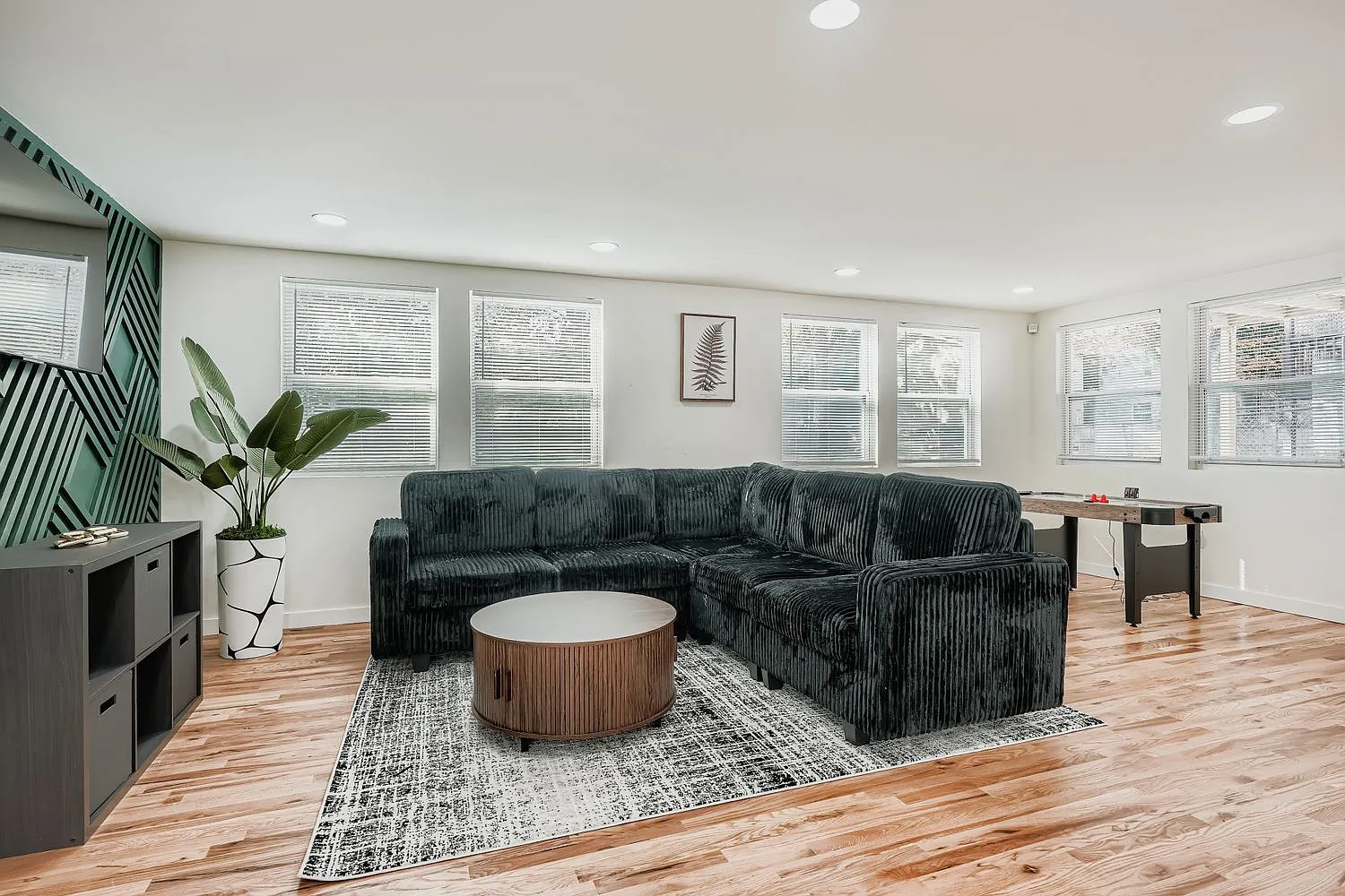 4 bed, 3220 sqft, $8,950 — Photo 4
