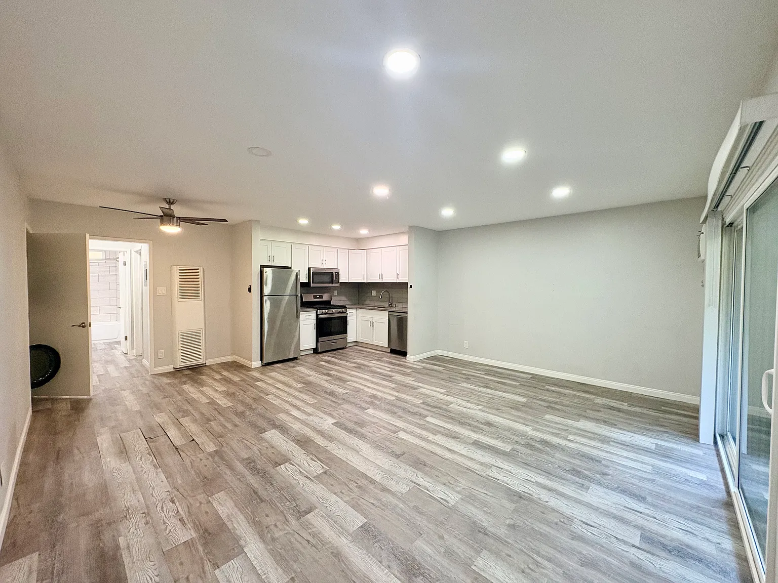 1 bed, 800 sqft, $2,198 — Photo 2