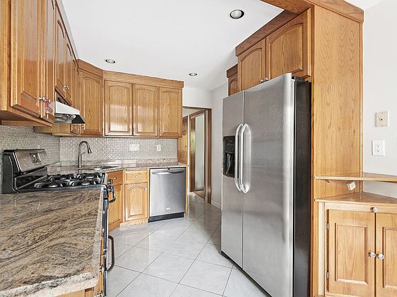 3rd image of 7623 Caldwell Ave