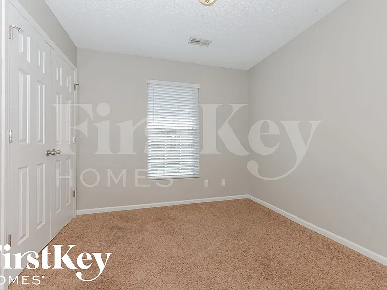 609 Rosehill Dr — Photo 13