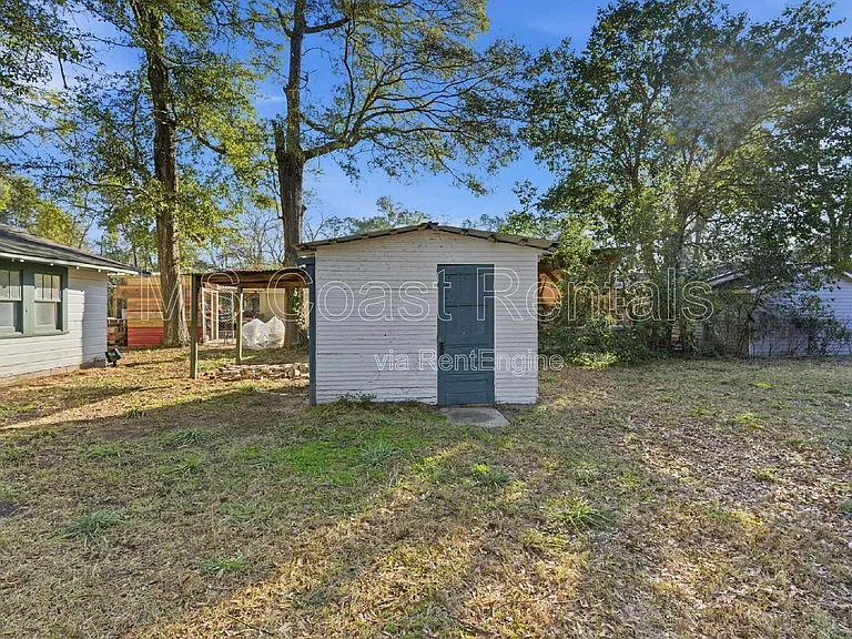 20 Martha Ave — Photo 29