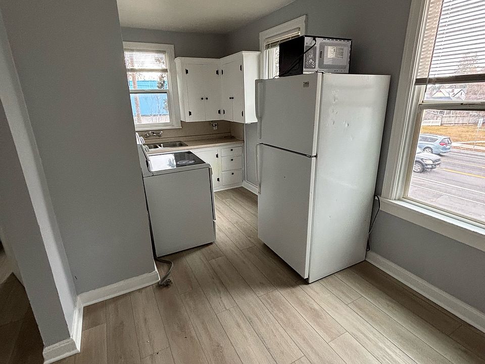 2nd image of 104 12th St APT 5