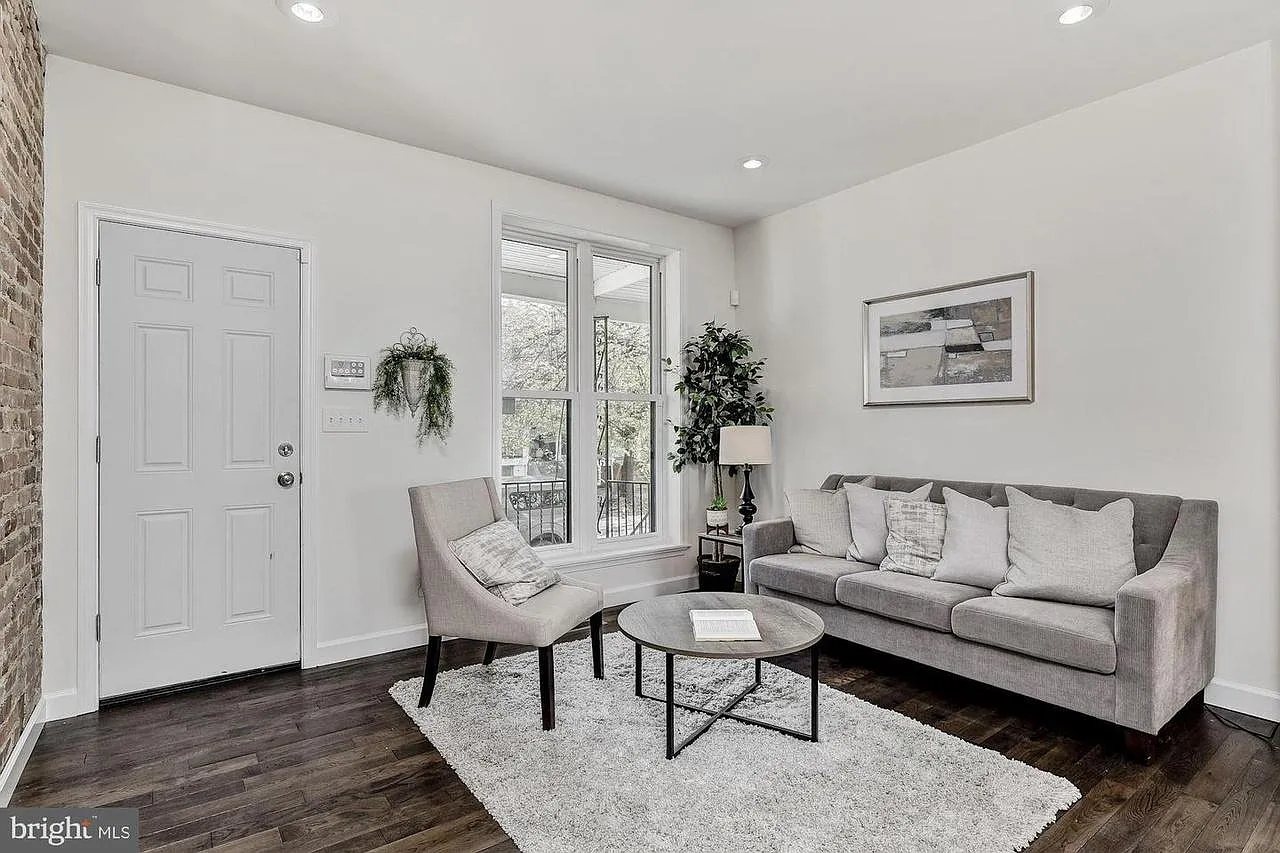2 bed, 1320 sqft, $2,100 — Photo 2