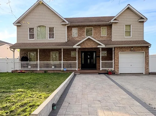 722 Palmetto Drive, Franklin Square, NY 11010
