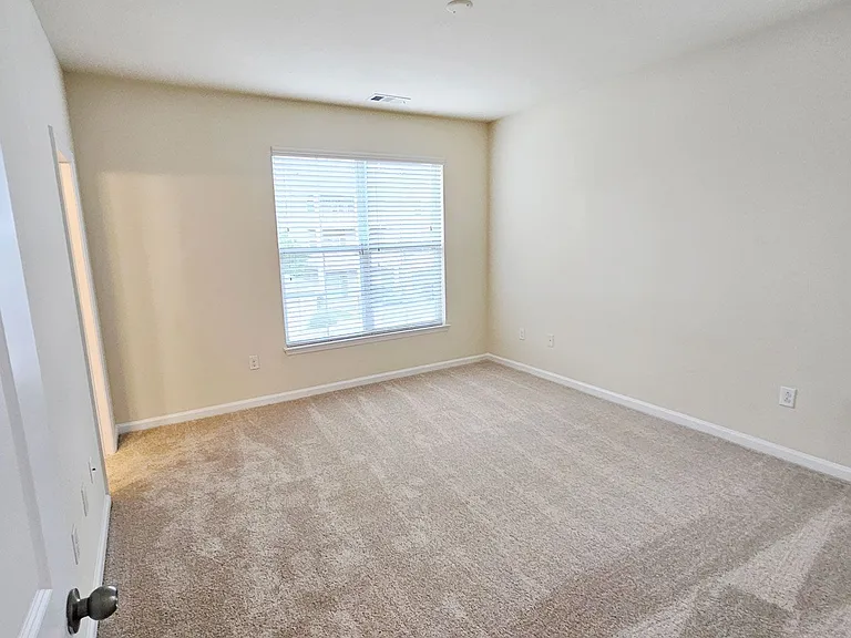 Clairmont at Hillandale — Photo 90