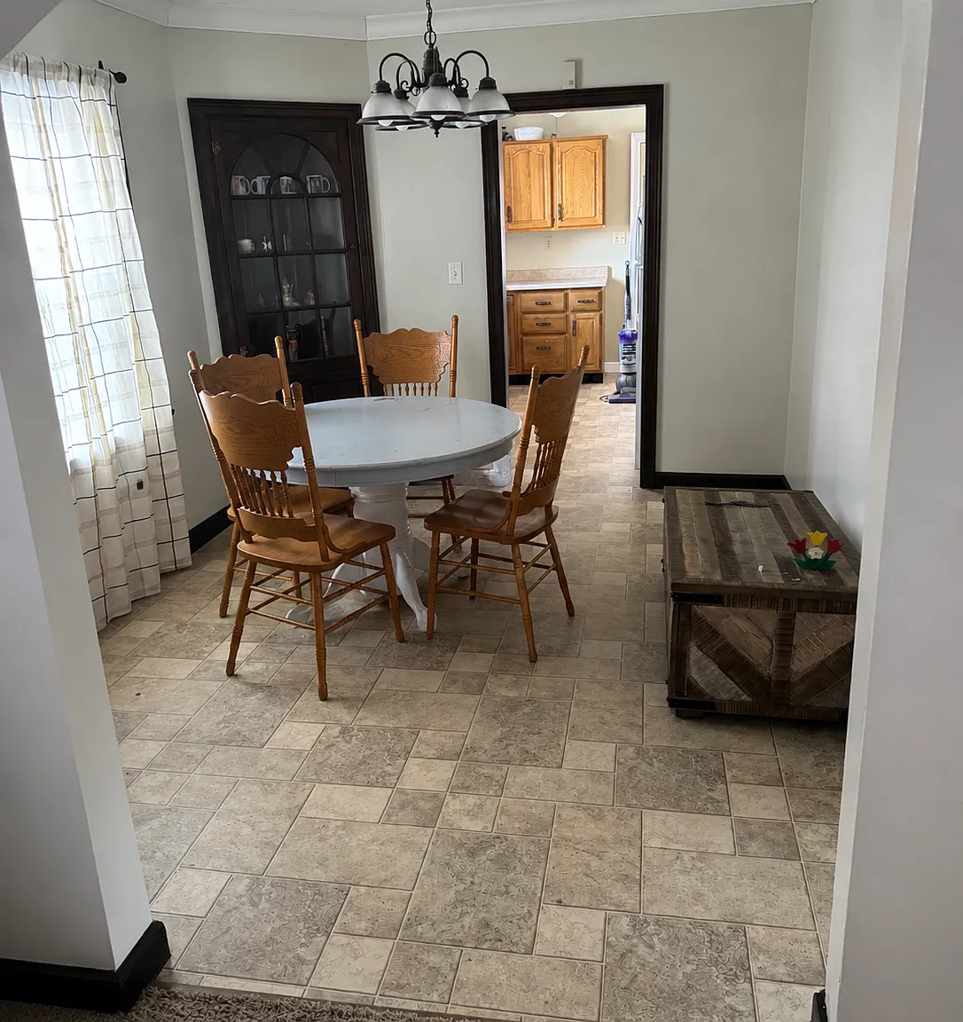 4 bed, 1.5 bath, 2200 sqft, $2,000 — Photo 2