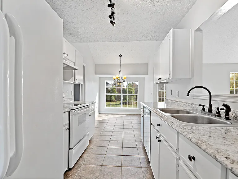104 Forestay Ct — Photo 17