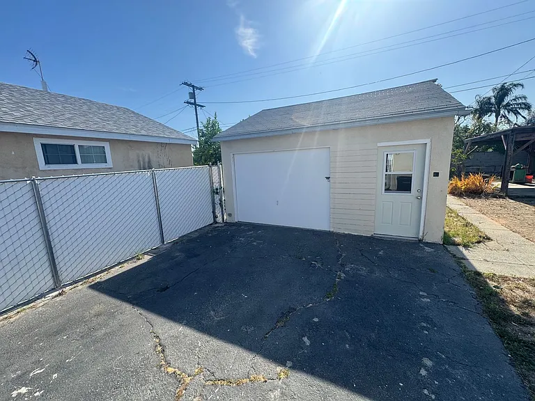 7333 Camellia Ave — Photo 23