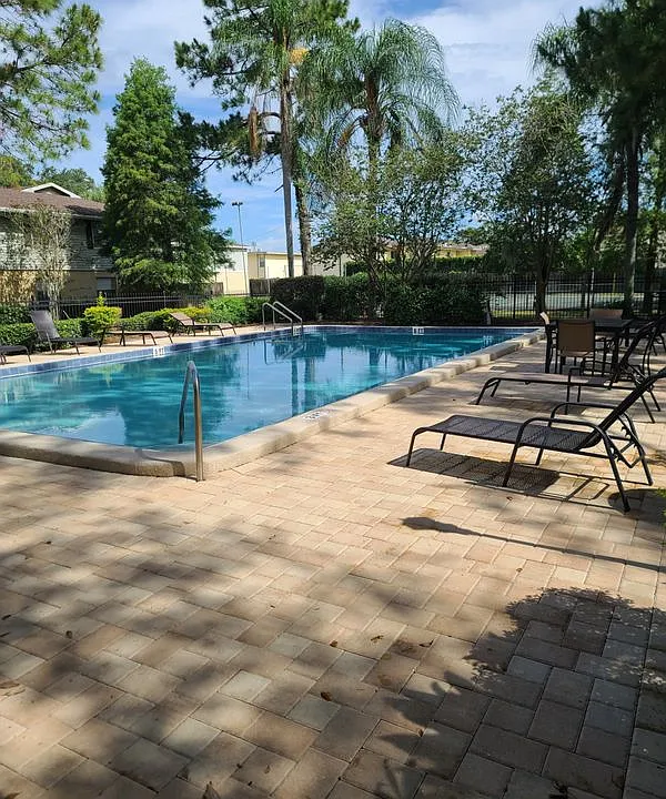 222 Thorntree Pl