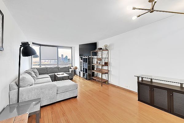 1st image of 630 1st Ave APT 29R