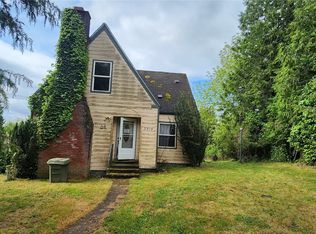 3715 Columbia Heights Rd, Longview, WA 98632