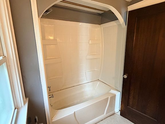 4th image of 2295 Dewey Ave Unit 2
