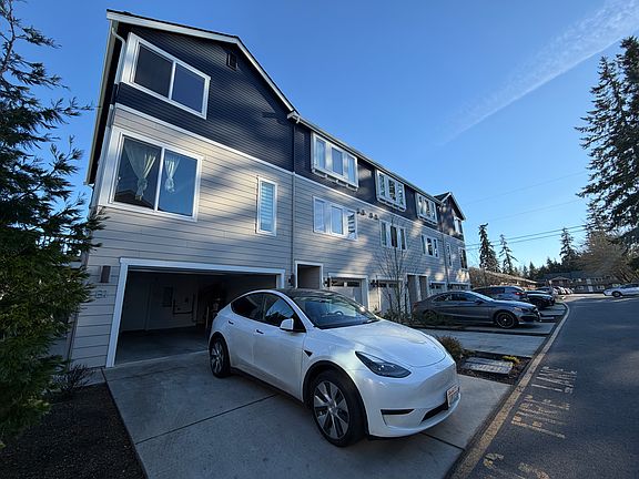 Generous space in driveway for additionak parking 2 cars